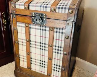 Burberry style trunk 