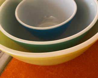 Vintage Pyrex Primary Colors, Mixing Bowl. Set of 3
