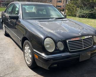 1999 Mercedes Sedan 72,000. Starts on first try