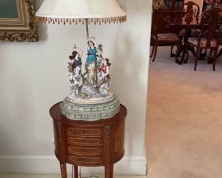 Dresden antique with porcelain figurines - 3 women