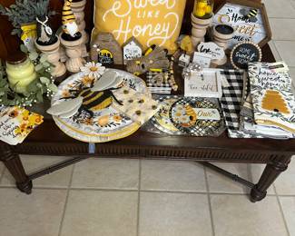 More bumble bee decor!