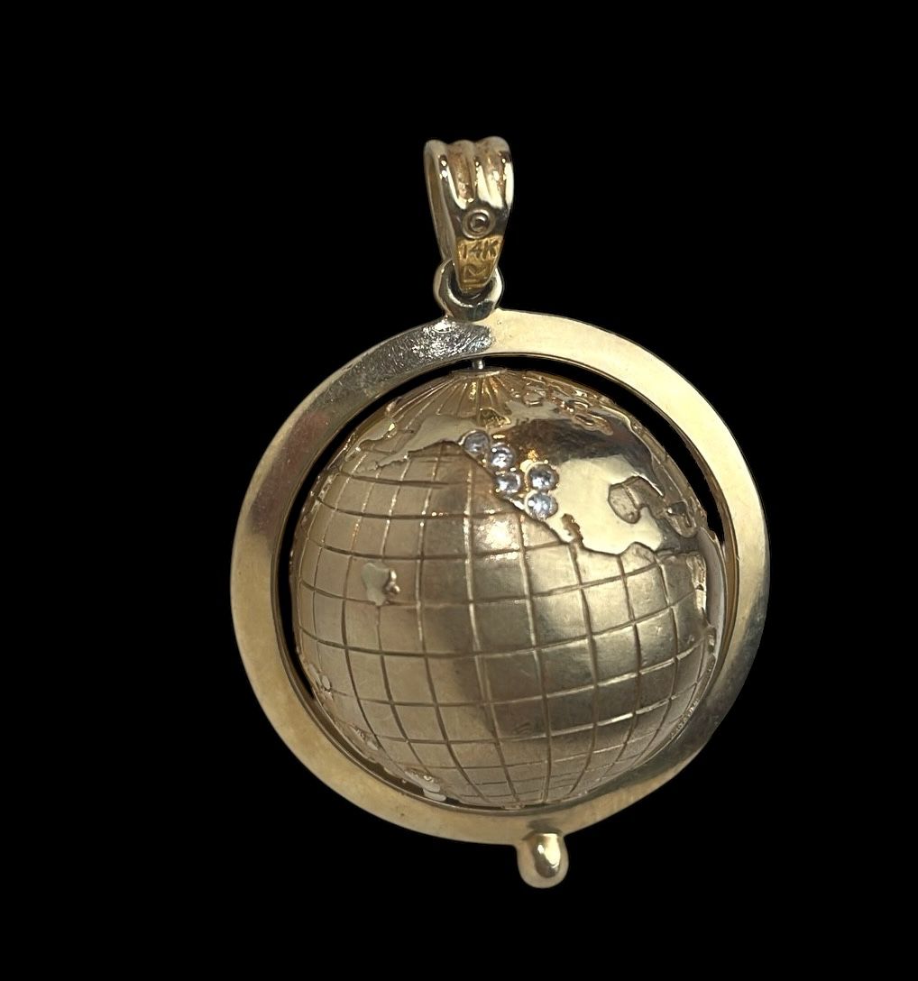 23g 14K gold globe with 5 diamonds