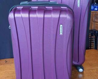 Super nice matching suitcases with spinner wheels