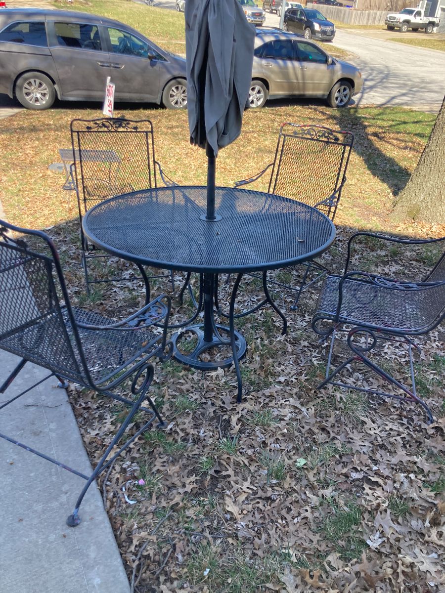 Metal table 4 chairs : was $300 x .30=$90.00