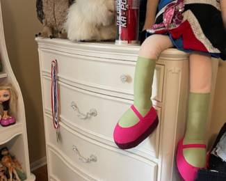 Chest of drawers