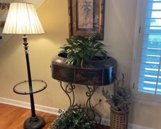 Nice decor= mix of old and new