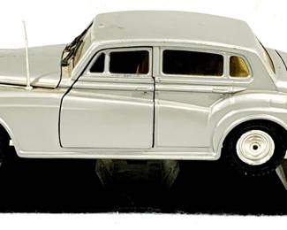 8600 - Rolls Royce Silver Car - 7" Long

