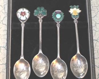 31 - 4 Collector's Spoons in Box - 5" Long "National Emblems of the United States"
