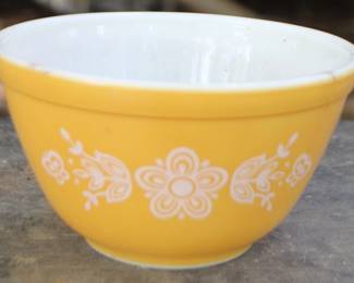 207 - Pyrex Bowl - 5.75" Round
