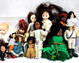 8668 - Lot of Assorted Dolls
