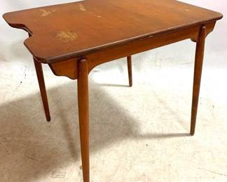 3270 - Small Table - 22 x 28 x 20 missing drawer
