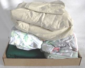 7966 - Lot of Assorted Linens
