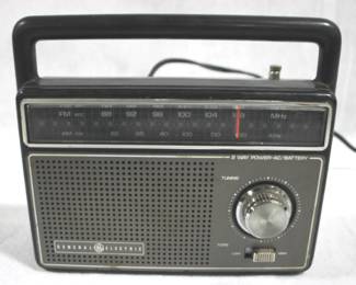 5002 - General Electric AM/FM Radio - 8" x 7" x 2.5" You are buying a used as-is electric/electronic item. We do not guarantee all components are present, and if it is not expressly stated, it is untested.
