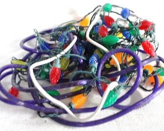 7921 - Lot of Colored Lights You are buying a used as-is electric/electronic item. We do not guarantee all components are present, and if it is not expressly stated, it is untested.
