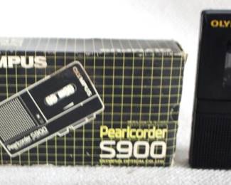 7756 - Vintage Olympus Pearlcorder S900 You are buying a used as-is electric/electronic item. We do not guarantee all components are present, and if it is not expressly stated, it is untested.
