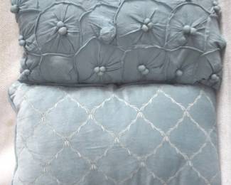 7659 - 2 Throw Pillows - 12" x 18"
