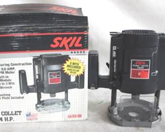 7690 - Skil Plunge Router - 1/4" Collet 1 3/4 H.P. You are buying a used as-is electric/electronic item. We do not guarantee all components are present, and if it is not expressly stated, it is untested.
