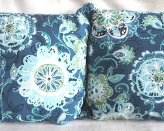 7602 - 2 Throw Pillows - 17" x 17"
