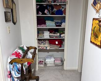 Linens - Quilt Rack