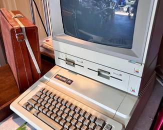 Apple IIe Computer with Monitor 