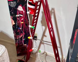 Vintage Stepping Santa with Box - Works!!