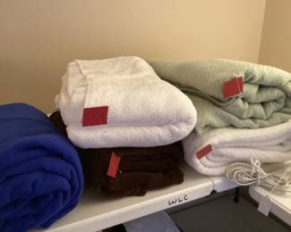 Lots of nice blankets 