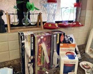 Hummingbird feeders and kitchen gadgets