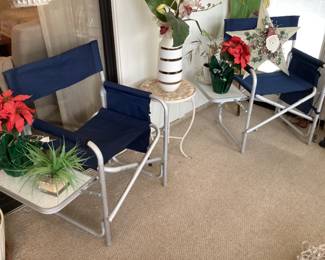 Folding camping chairs with side table