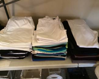 Women's pants in beautiful condition, mostly size Large 
