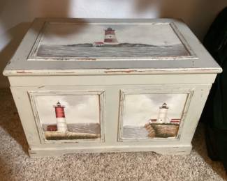 Nice small lighthouse trunk design
