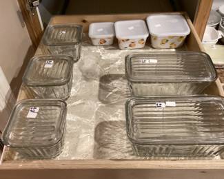 Covered casserole dishes 