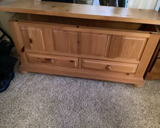 Broyhill blanket chest
