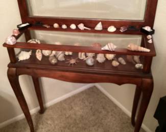 Nice small display table