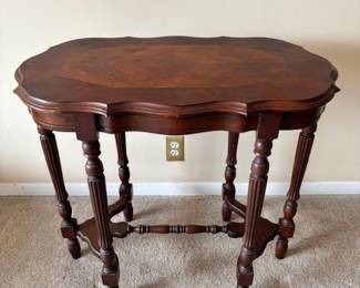 Scalloped 6 Legged Table