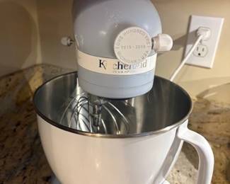 Kitchen-Aid Standing Mixer