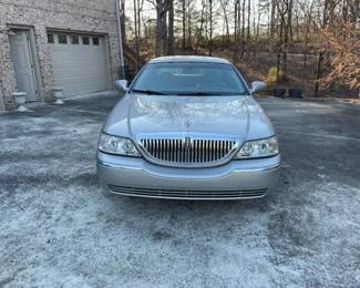 2005 Lincoln Town Car..............116,400 miles