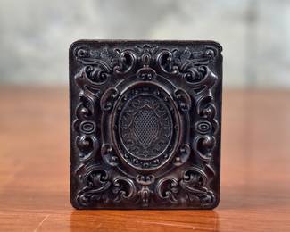 An antique daguerreotype in a union case. Signed in the plate, lower right. A very rare piece. 1/6th plate. A “daguerreotype in a union case” refers to an early photograph, known as a daguerreotype, which is stored and protected within a small, decorative case called a “union case, ” typically made from a type of early plastic material and often featuring intricate designs, popular during the mid-19th century when daguerreotypes were the primary photographic format; essentially, it’s a daguerreotype kept in its specific protective case from that era.