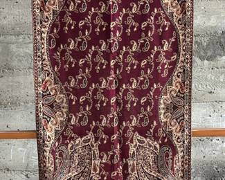 This lot features a vintage Pashmina scarf. This Pashmina scarf measures 70” x 26.5”. Pashmina wool is incredibly soft, often described as feeling like a cloud against the skin. Despite its delicate feel, Pashmina provides exceptional warmth. The fine fibers trap heat effectively, making Pashmina shawls ideal for cold weather. One of the remarkable features of Pashmina is its lightweight nature.