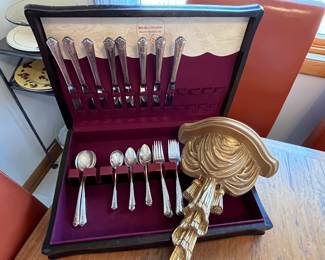 Flatware set