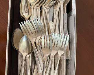 Flatware set