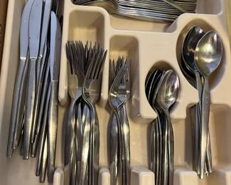 Flatware set