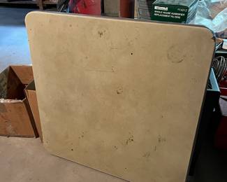 Folding table