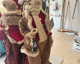 Caroler family, Santas and Xmas decor
