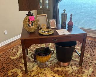 Animal print rug, nice writing desk home decor