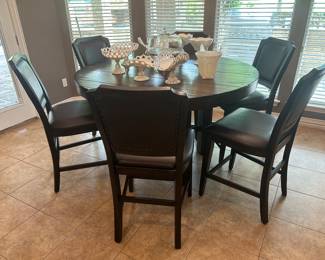 Very nice bar high round table with six chairs like!