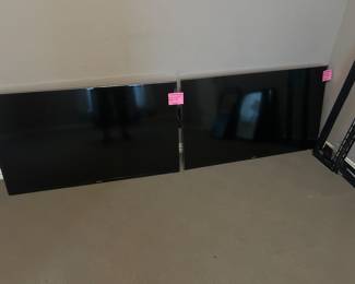 Pair of Samsung 50 inch smart TVs with wall mounts