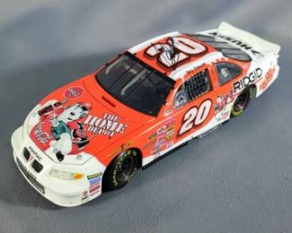 Tony Stewart Action 2001 Pontiac 1:18 Scale Autographed Die Cast Car 
