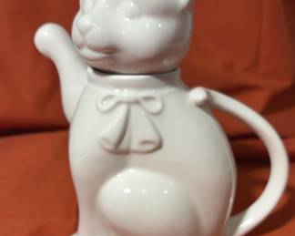 Vintage Crowning Touch Cat Teapot