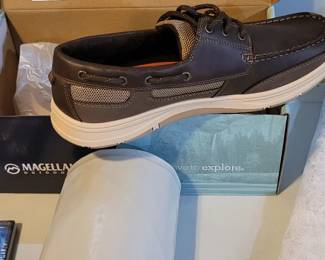 Men's and ladies' shoes. 