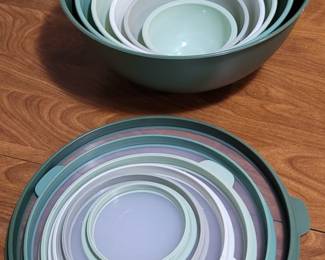 New 12-piece plasticware bowls with lids. 